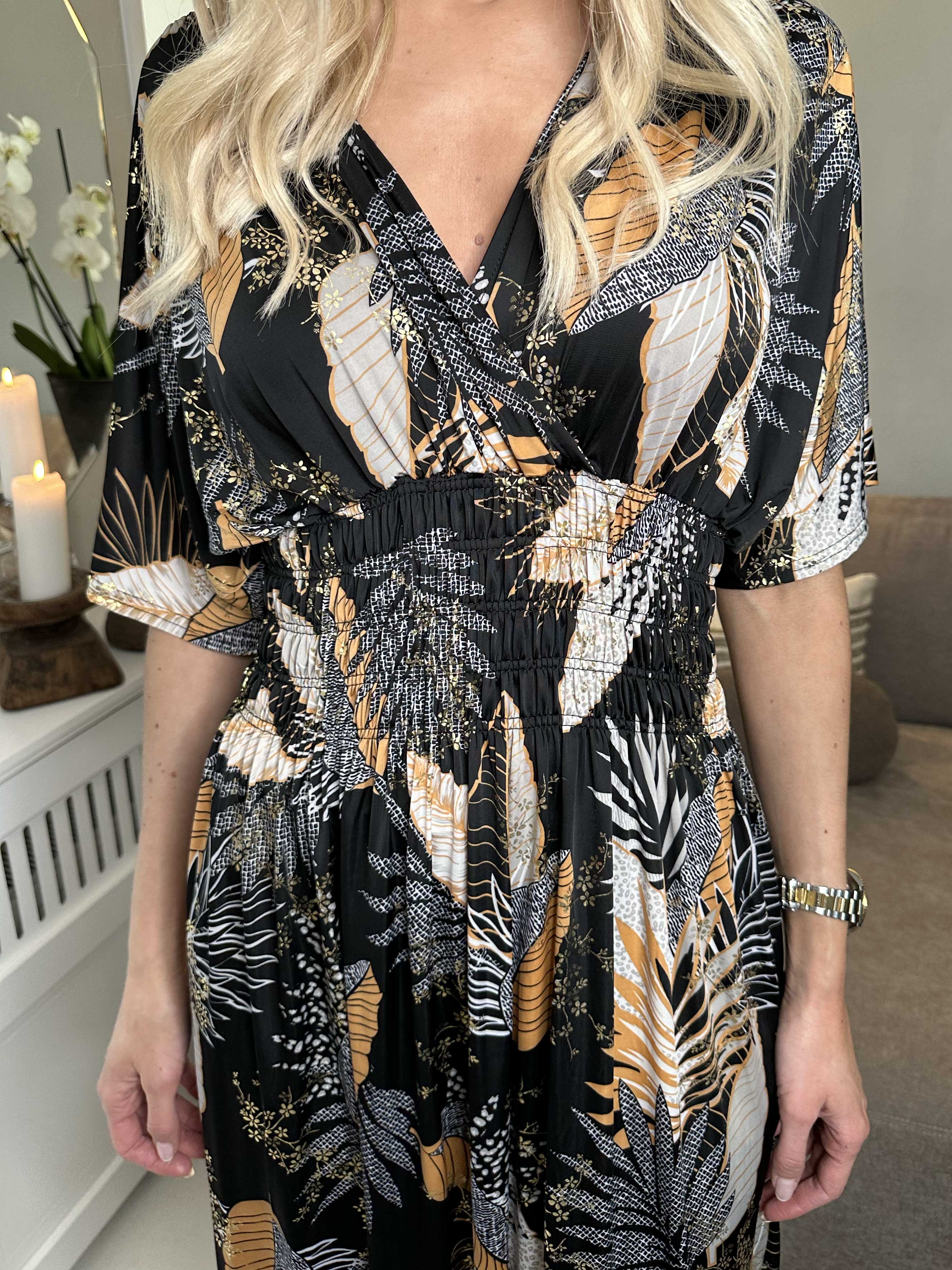 Pams Leafy - Lång klänning med resår i skrynkelfritt tyg